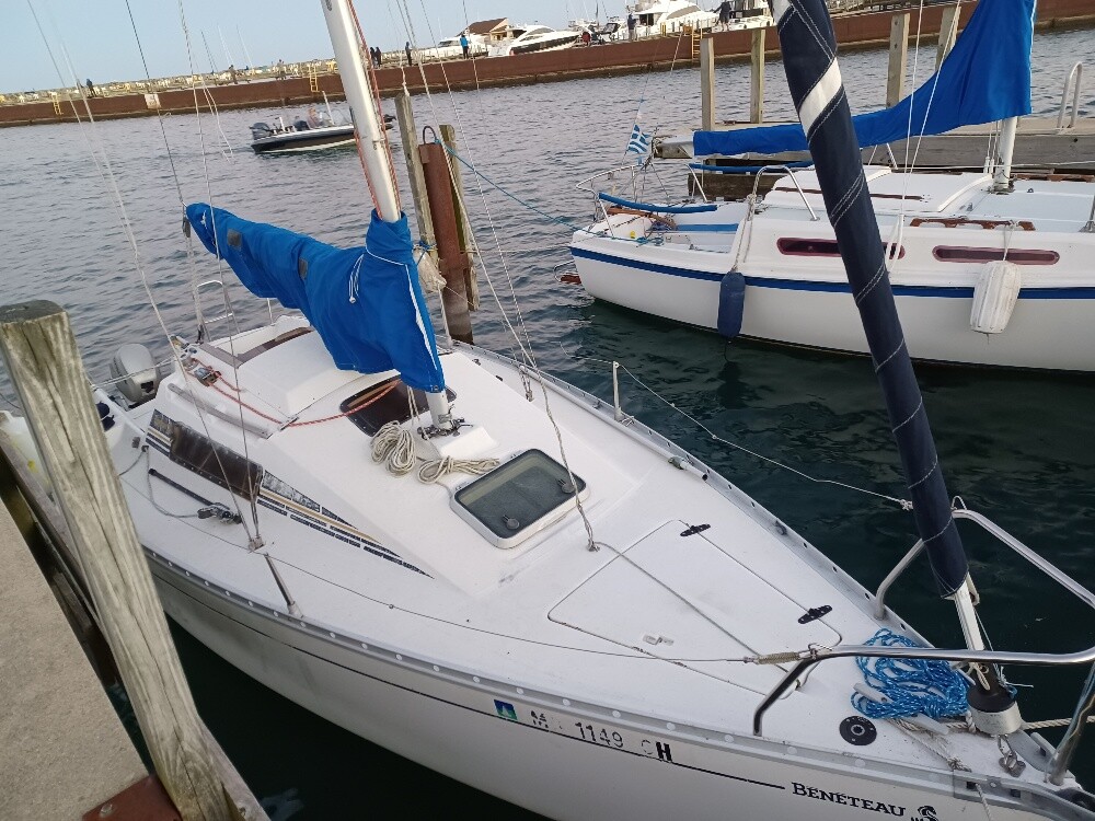 1990 First 235 — For Sale — Sailboat Guide